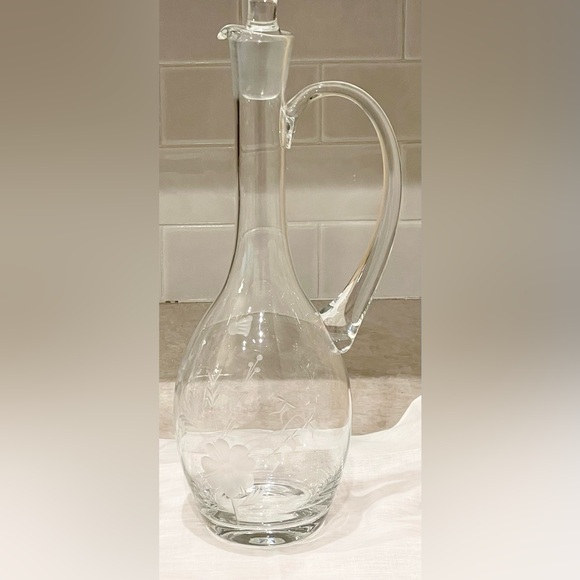 Elegant Flower-etched Glass Decanter Set with six (6) matching Glasses - Picture 3 of 15